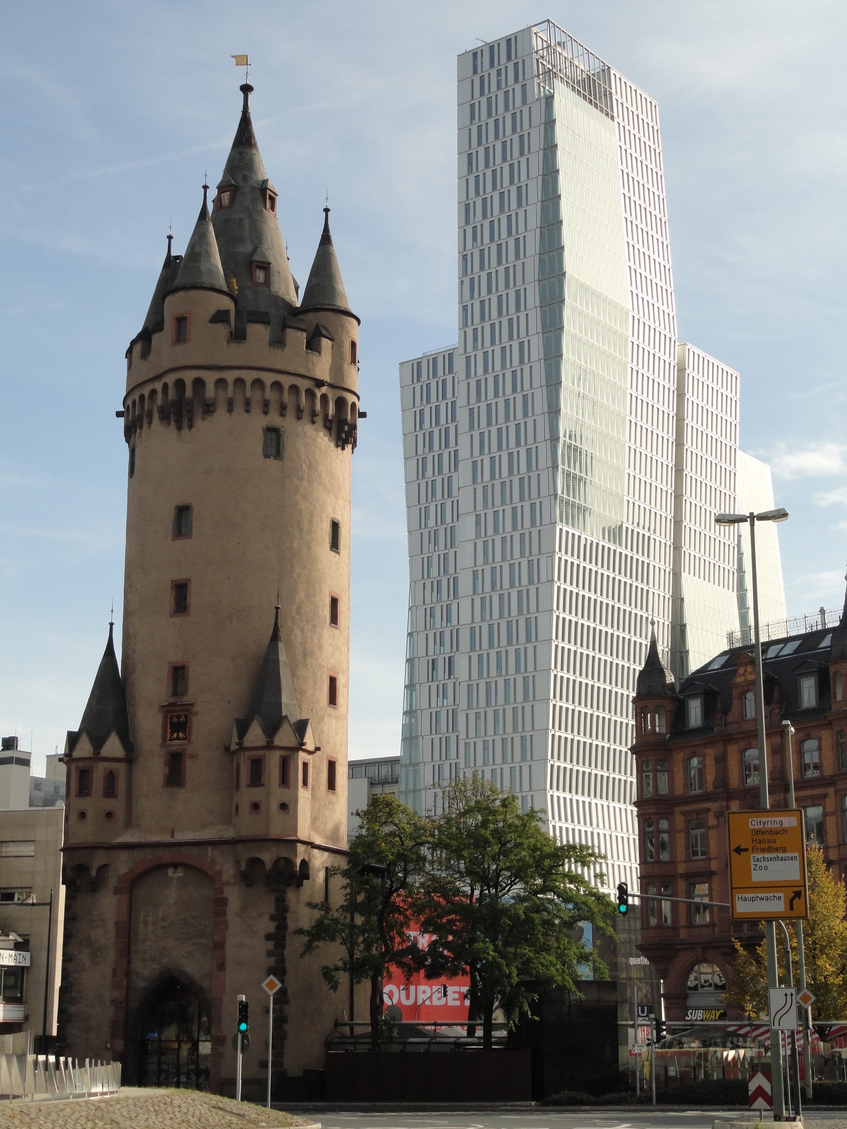 Eschenheimer Turm und Palais Quartier in Frankfurt am Main