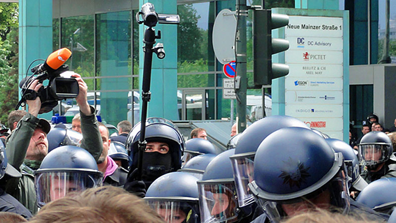 blockupy-frankfurt-2013-vermummungsverbot-polizei-filmt