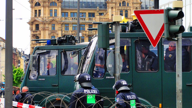 blockupy frankfurt 2013 wasserwerfer