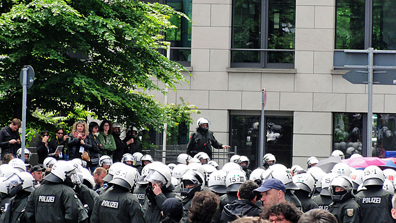 polizeipäsenz-neue-mainzer-strasse-blockupy-frankfurt2013