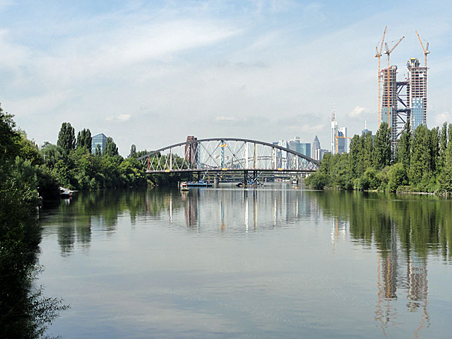 einschwimmen-der-osthafenbrücke-012