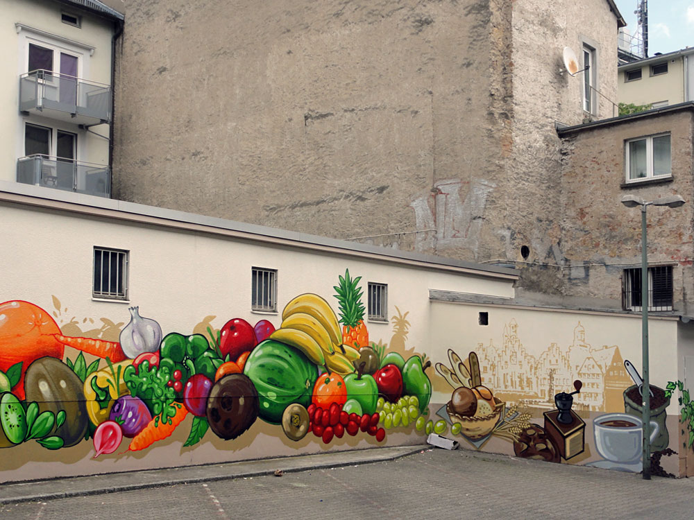 Obst, Gemüse und Kaffee - Graffiti an der Kleinmarkthalle in Frankfurt am Main