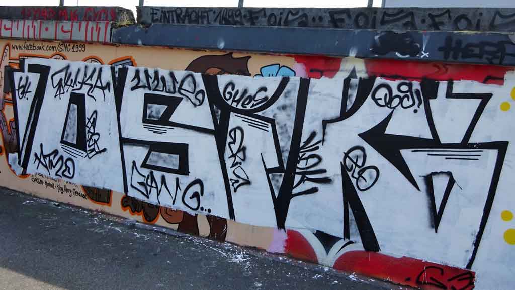 Graffiti am Ratswegkreisel in Frankfurt am Main