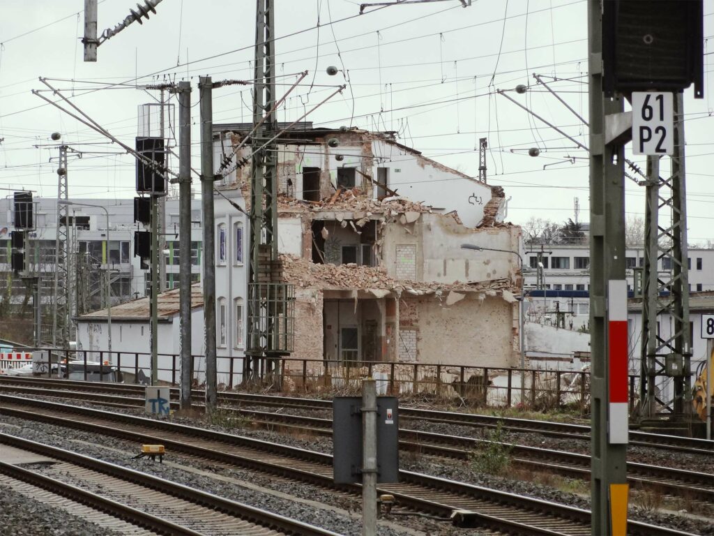 Abriss der Gebäude bei ehemaliger Hessengarage in Frankfurt