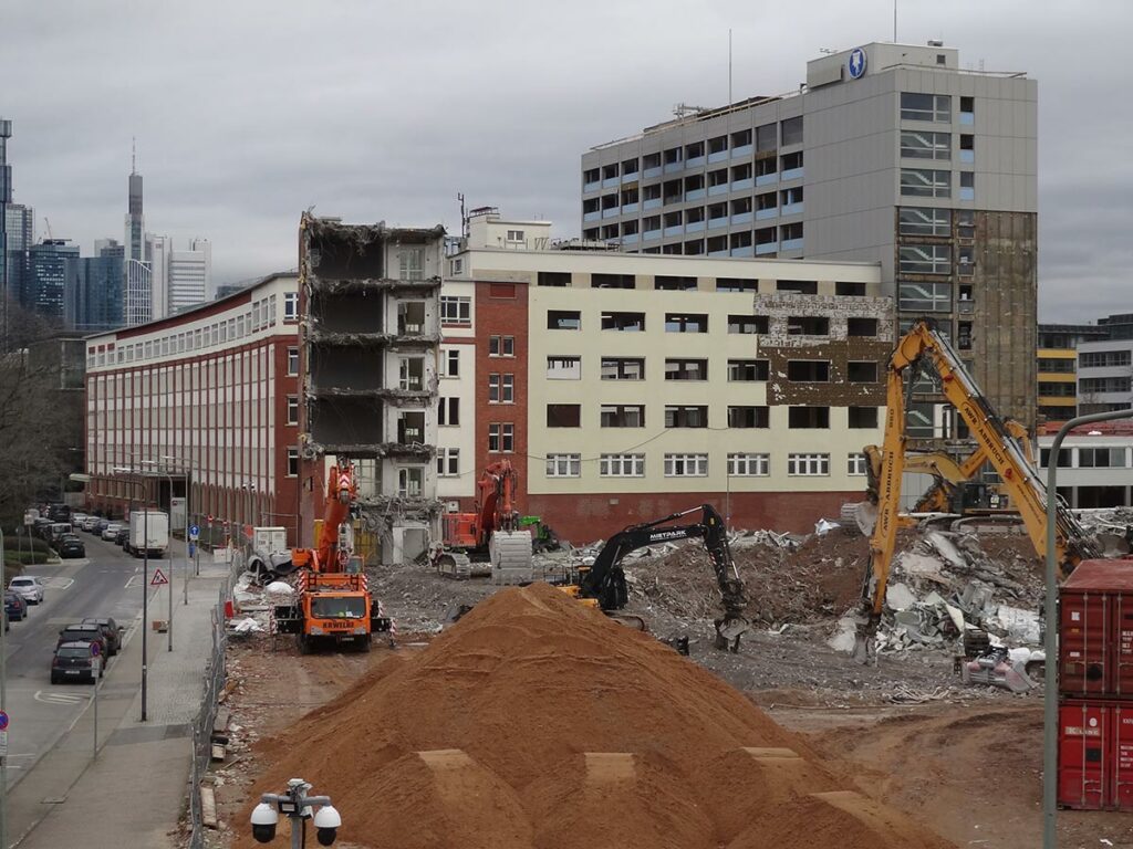 Abrissarbeiten ehemaliges Zeitungsviertel in Frankfurt