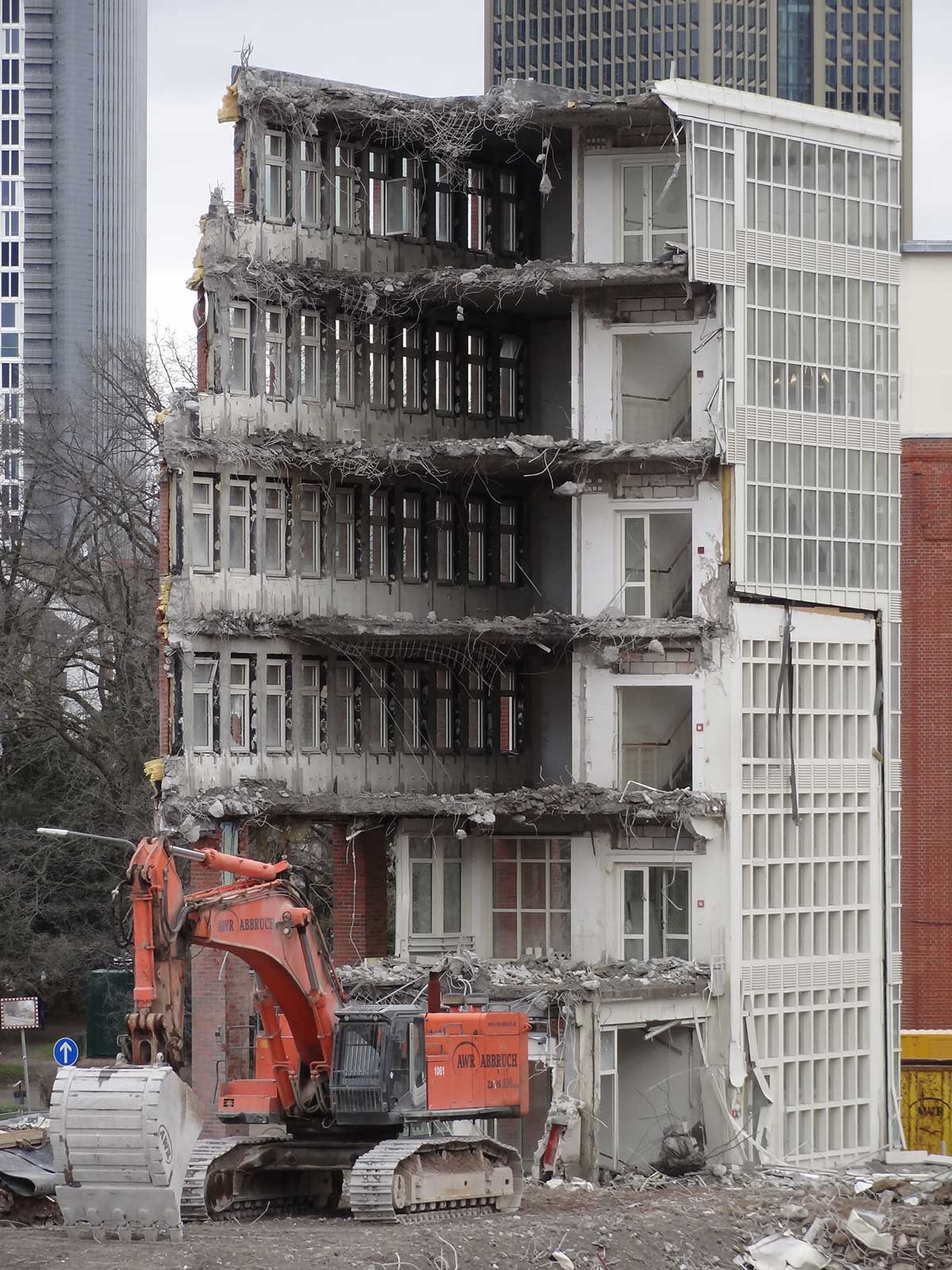 Abrissarbeiten ehemaliges Zeitungsviertel in Frankfurt