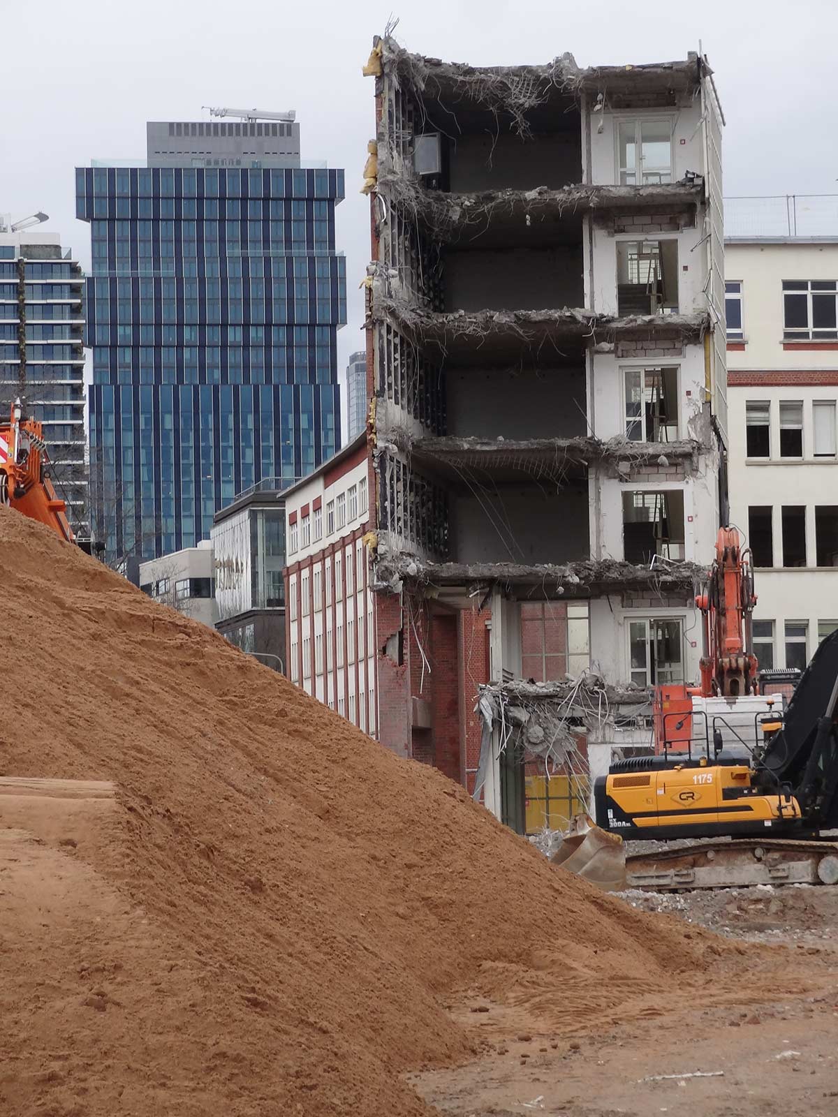 Abrissarbeiten ehemaliges Zeitungsviertel in Frankfurt