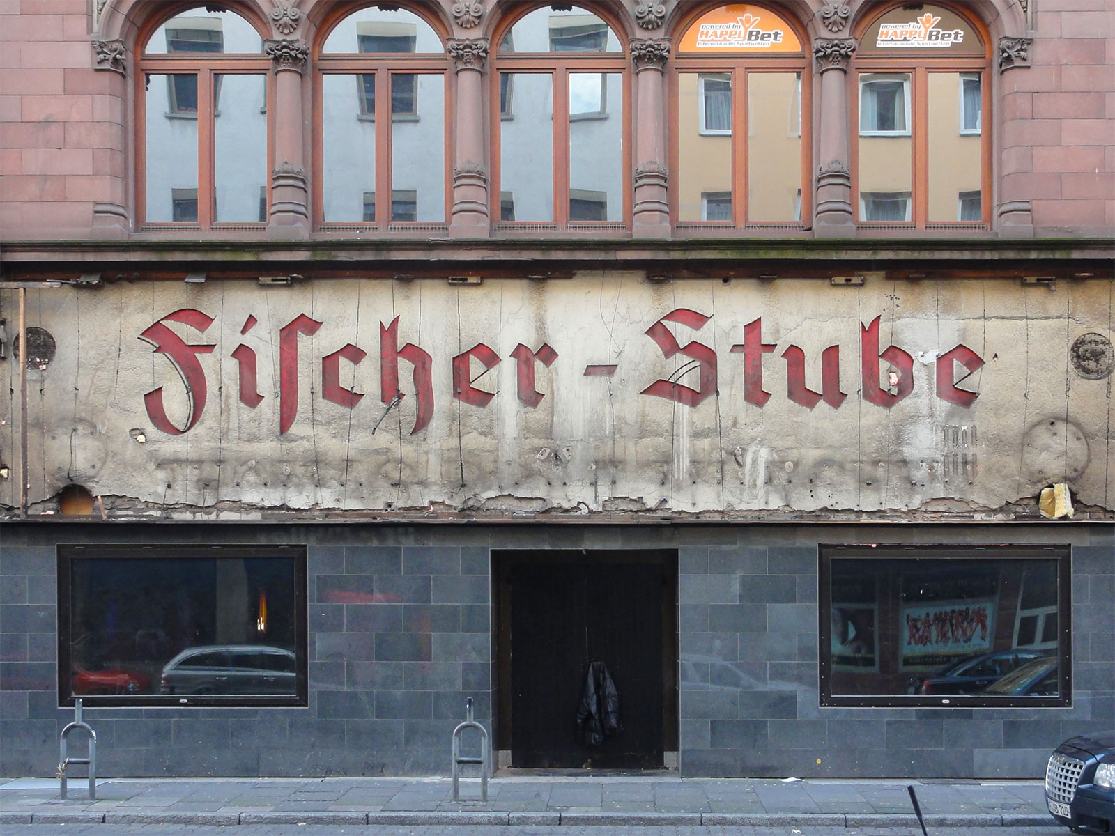 Alter Schriftzug „Fischer-Stube“ im Frankfurter Bahnhofsviertel freigfelegt