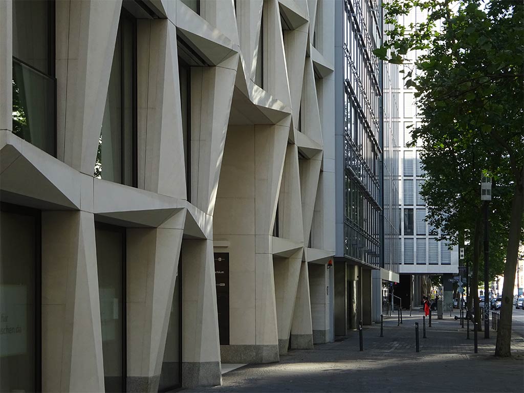 Auffällige Fassade in der Mainzer Landstraße