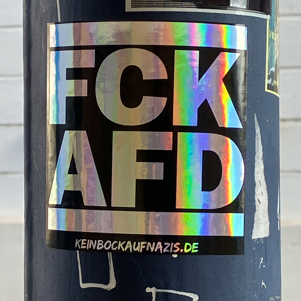 Aufkleber mit FCK AFD im Stil des RUN-DMC-Logos