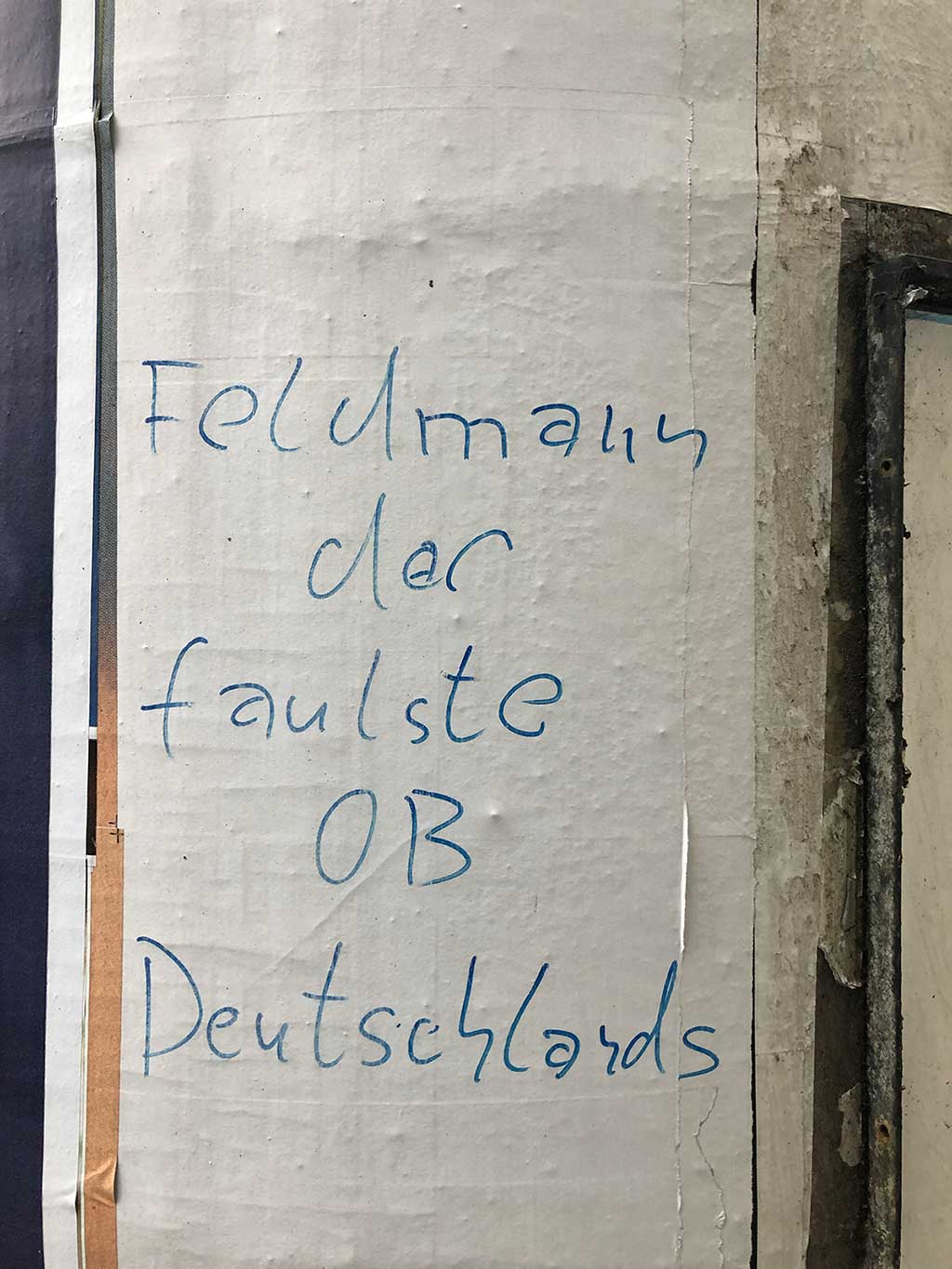 Aufkleber, Plakate und Sprüche rund um Peter Feldmann (2021)