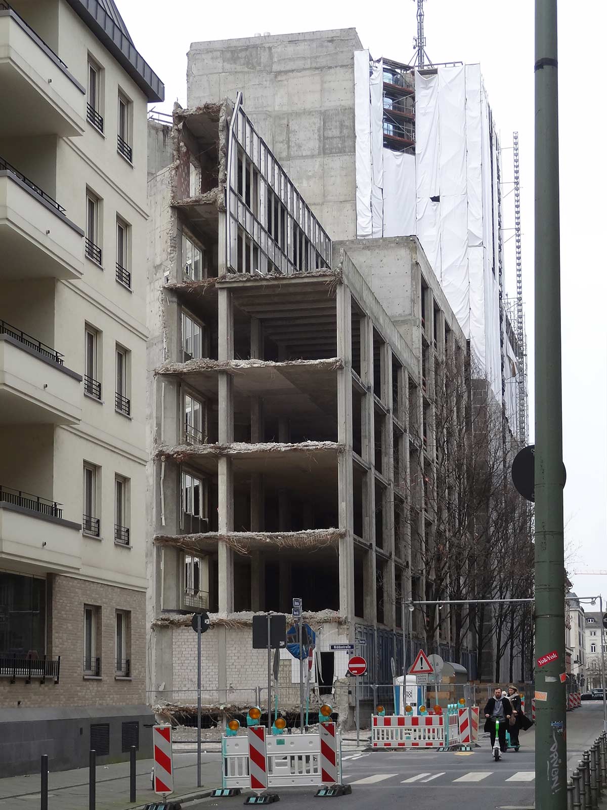 Bauarbeiten an der Ecke Niddastraße und Weserstraße in Frankfurt