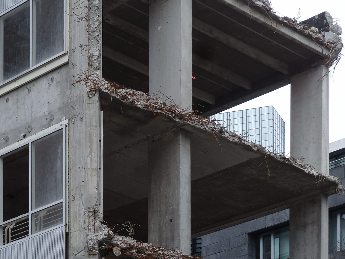 Baustellen-Details beim Rückbau auf dem Areal des künftigen Canyon-Gebäudes in Frankfurt