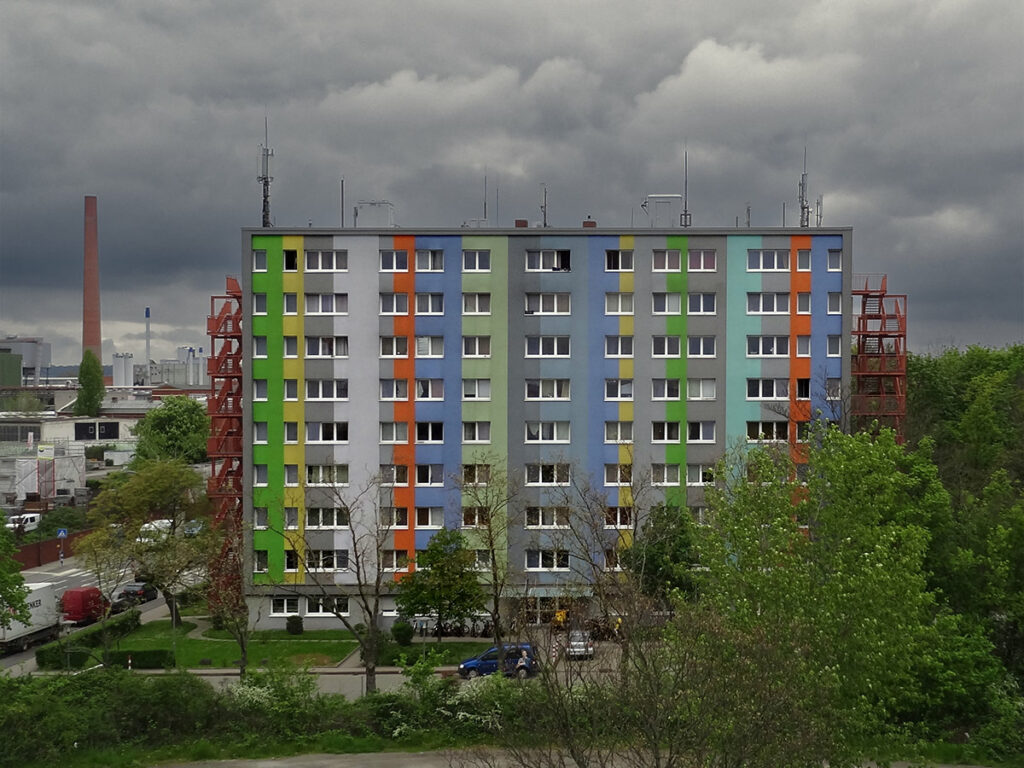 Bunte Fassade an Wohnhaus in Frankfurt-Fechenheim