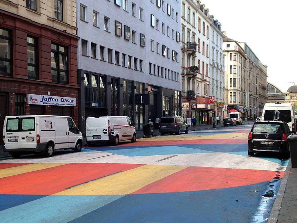 Bodenmalerei im Bahnhofsviertel in Frankfurt