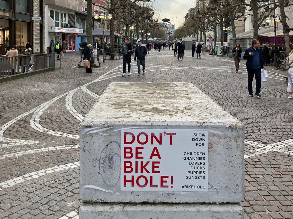Don't be a bike hole - Sign at Fressgass in Frankfuirt