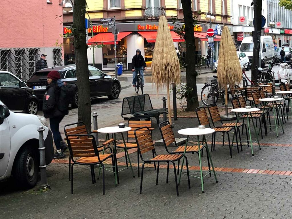 Erschwerte Nutzung von Sitzbänken in der Berger Straße