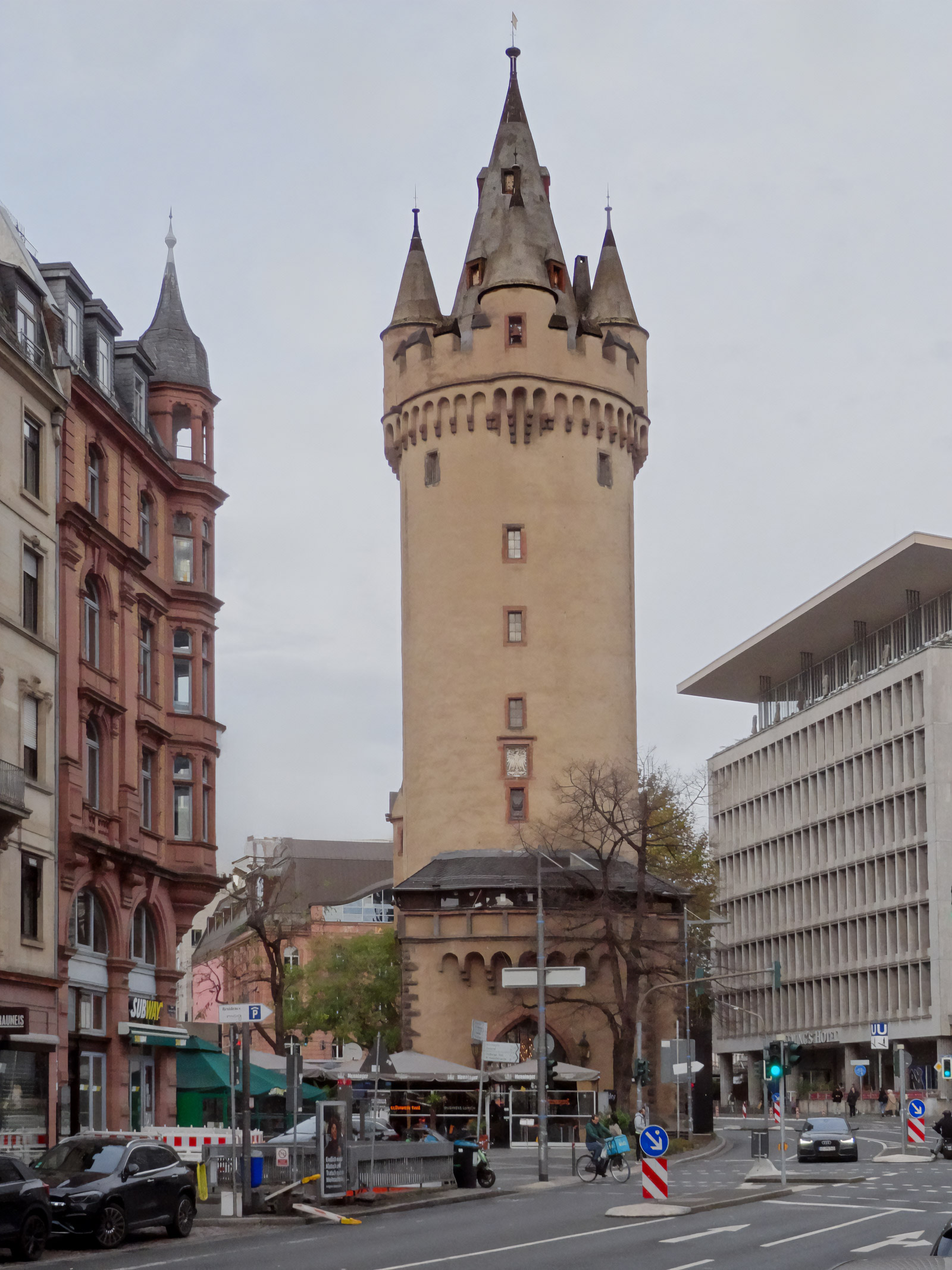 Eschenheimer Turm in der Frankfurter Innenstadt