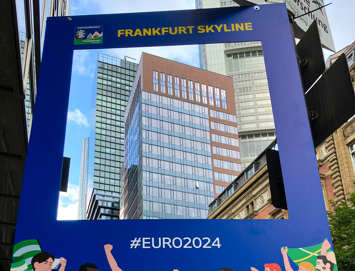 EURO 2024 Sightseeing Frames in Frankfurt - Skyline