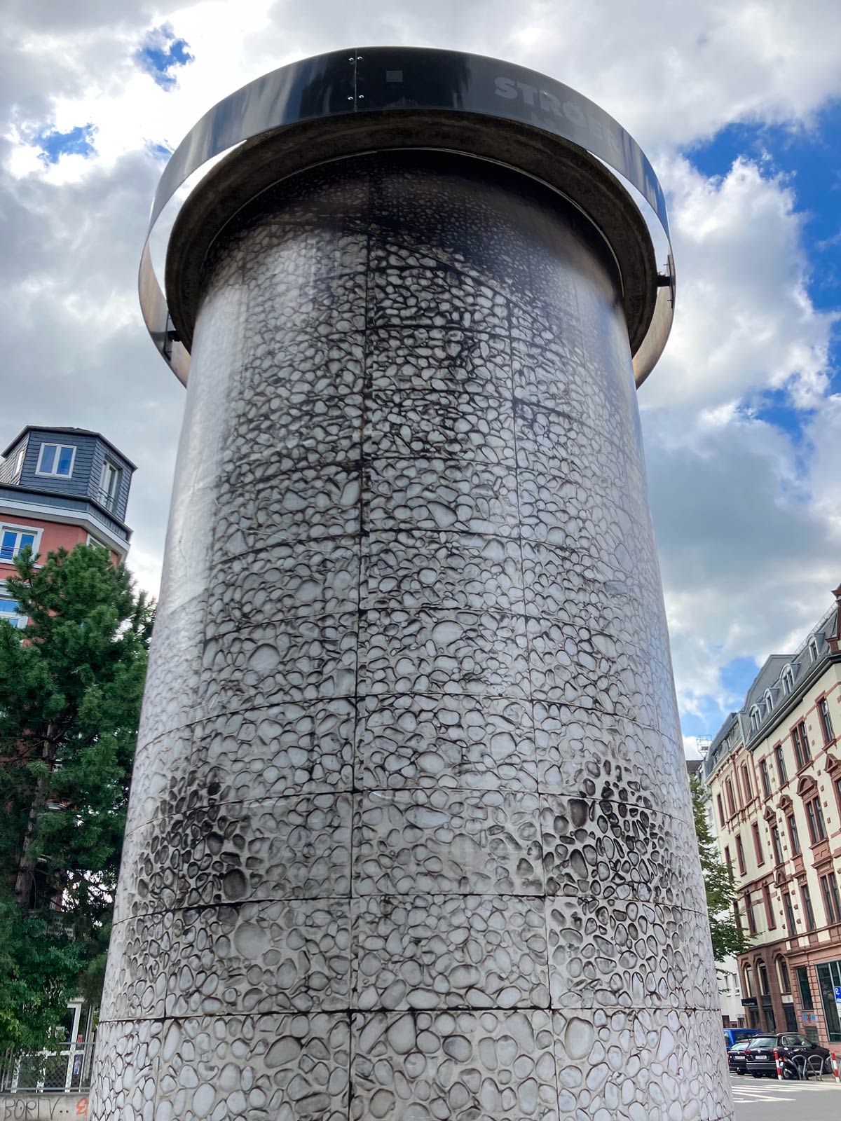 „Geister“ von Karsten Bott an der Frankfurter KunstSäule