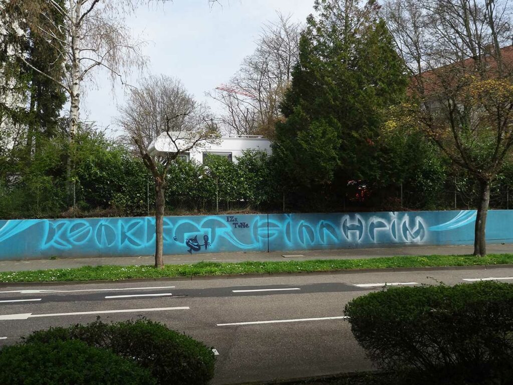 Ginnheim Wall an der Hügelstraße in Frankfurt