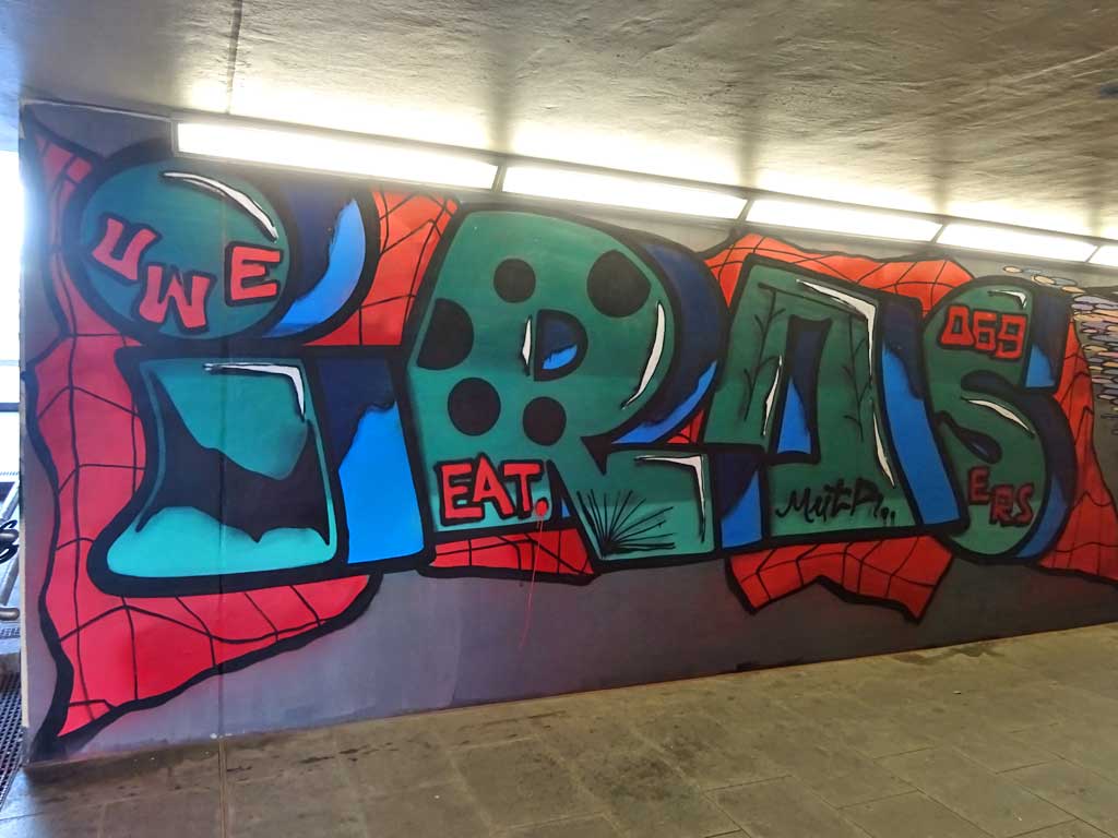 Graffiti-Wandkunst rund um den Bahnhof in Langen