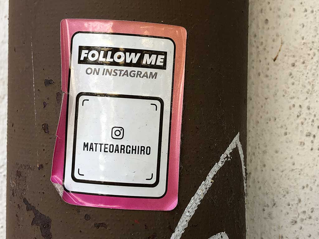 Instagram Aufkleber im Stadtraum