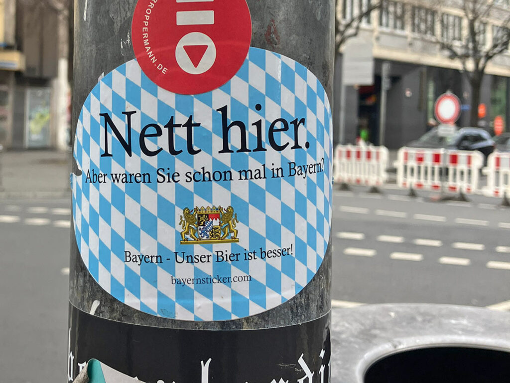 Nett hier. Aber waren Sie schon mal in Bayern? (Aufkleber)