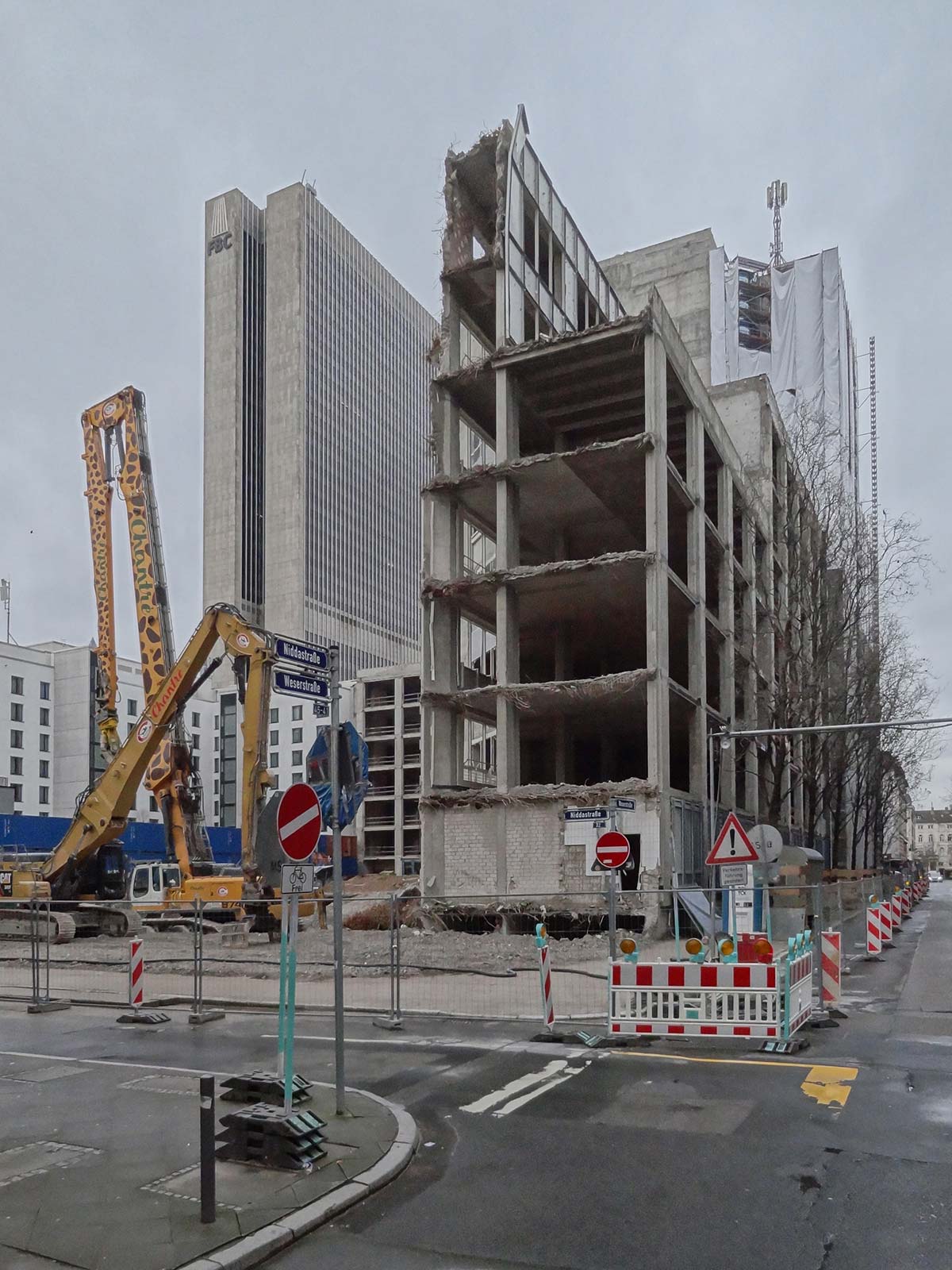 Rückbau an der Ecke Weserstraße und Niddastraße in Frankfurt