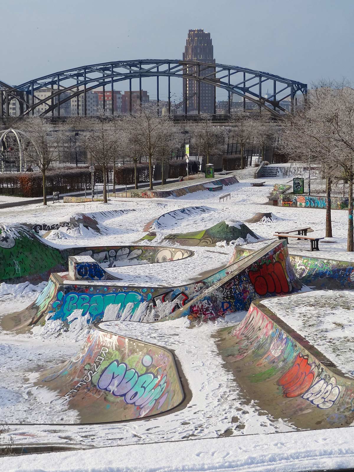 Skatepark in Frankfurt voller Schnee