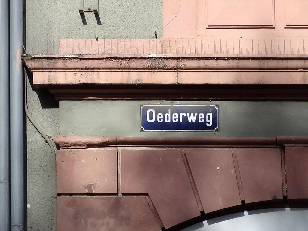 Straßenschild Oederweg zusammengeschrieben als als ein