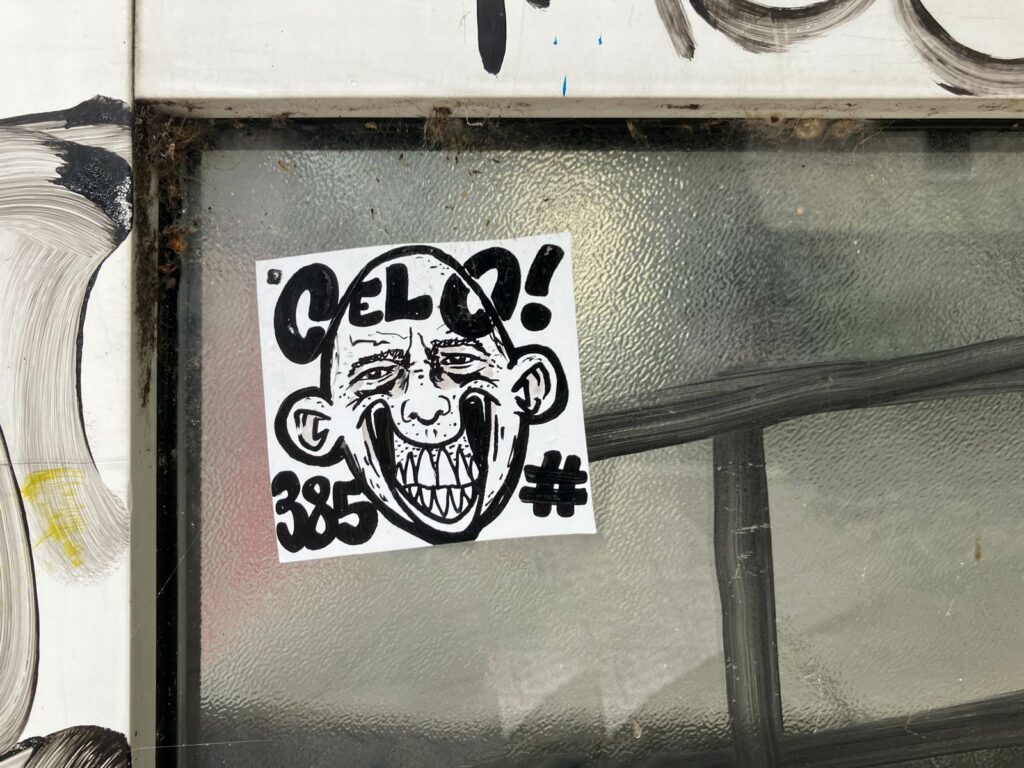 Streetart-Sticker von Dawgtor