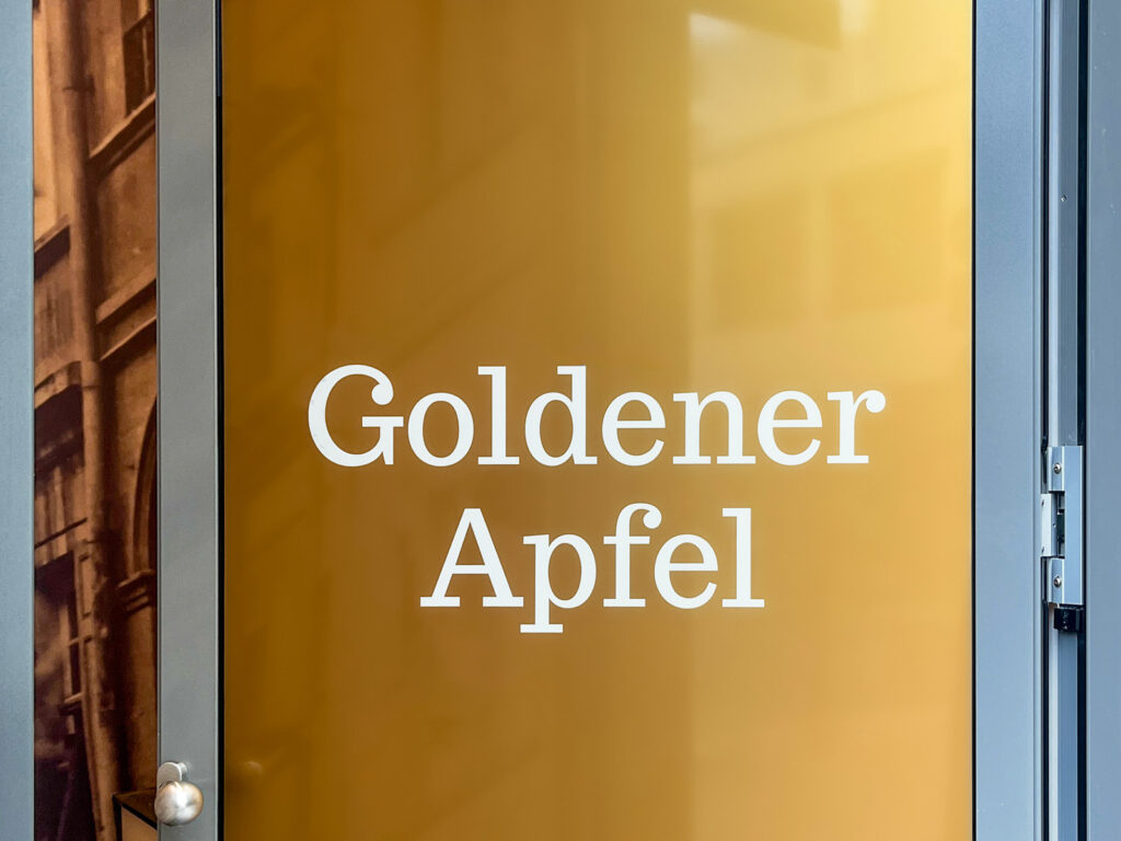 Typografie in Frankfurt - Goldener Apfel