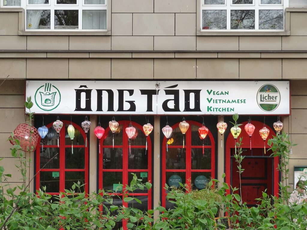 Typografie, Schilder & Logos in Frankfurt: Ong Tao