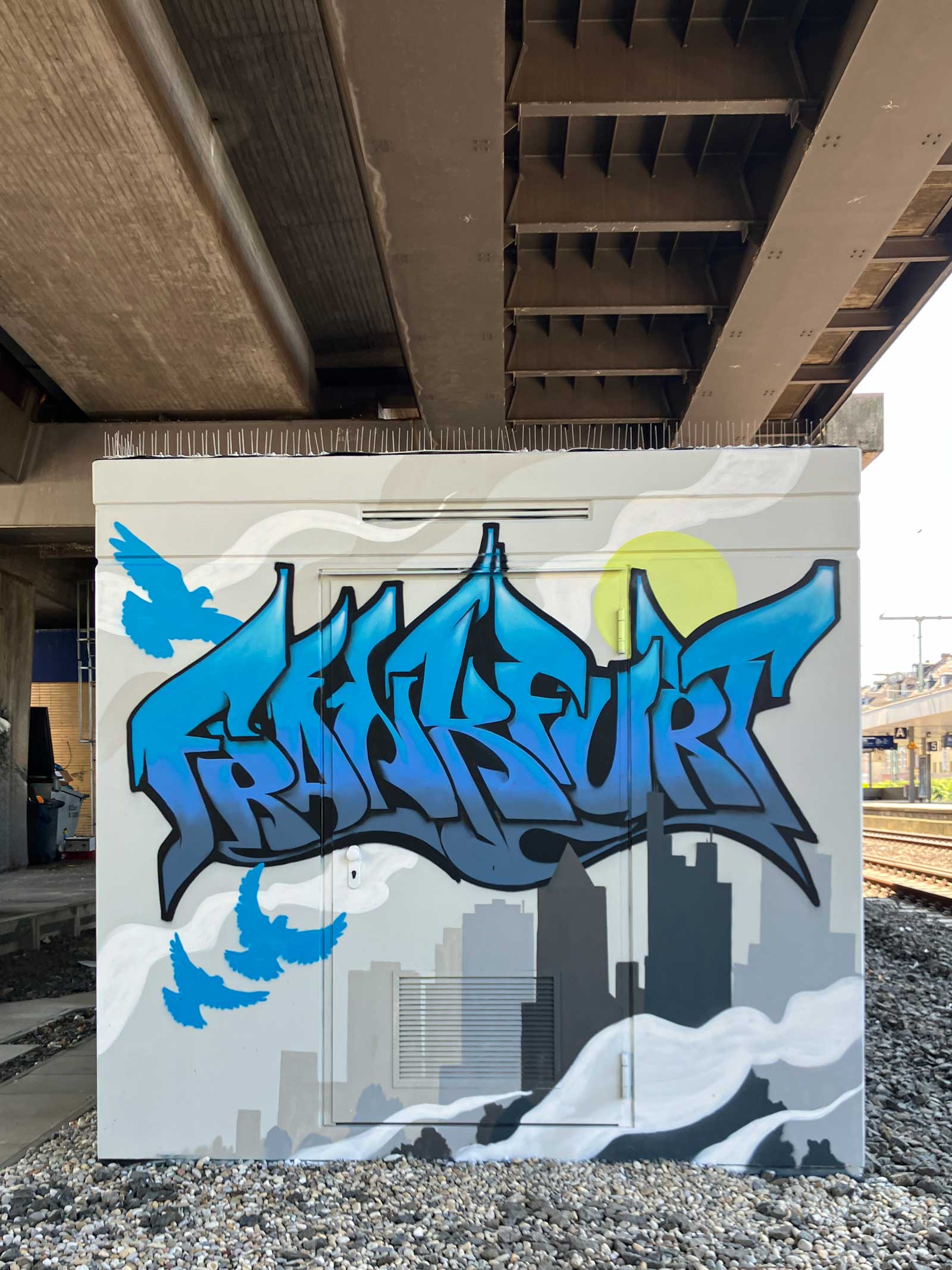 Urban Art am Trafohaus im Bahnhof Frankfurt-West