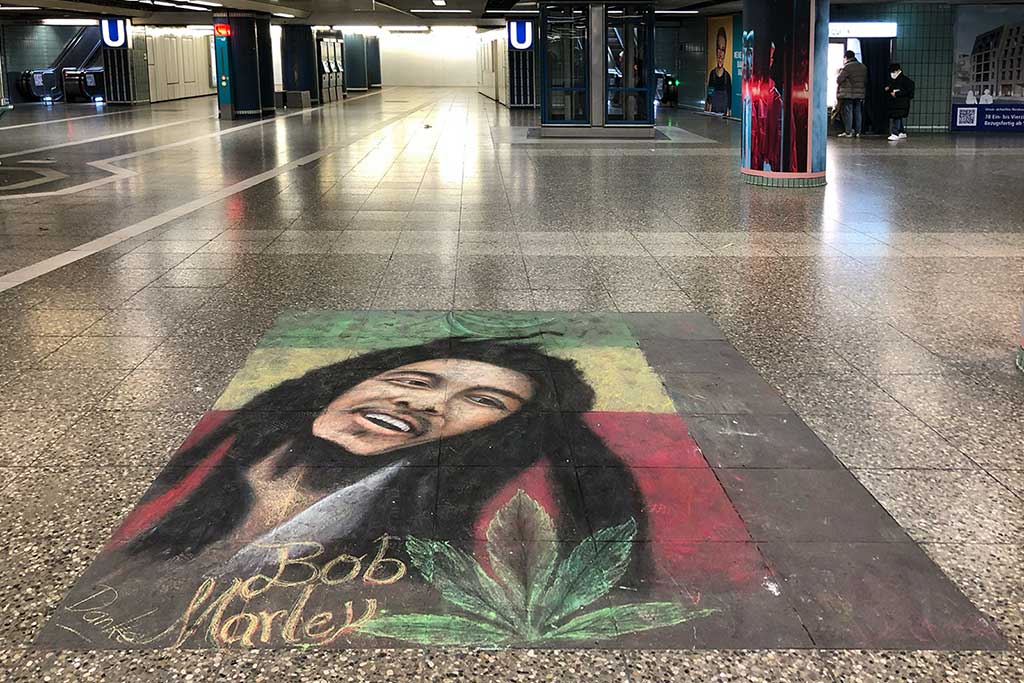 Urban Art Frankfurt - Bodenmalerei mit Bob Marley als Motiv