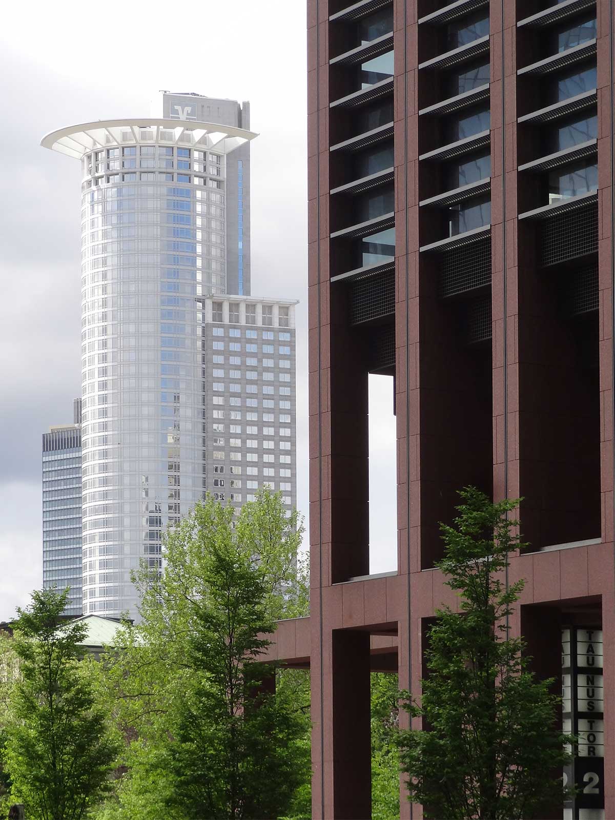 Westend-Tower und Japan-Center in Frankfurt